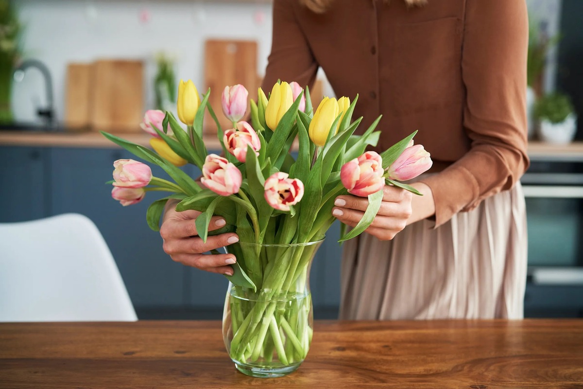 How To Take Care Of Tulips In A Vase