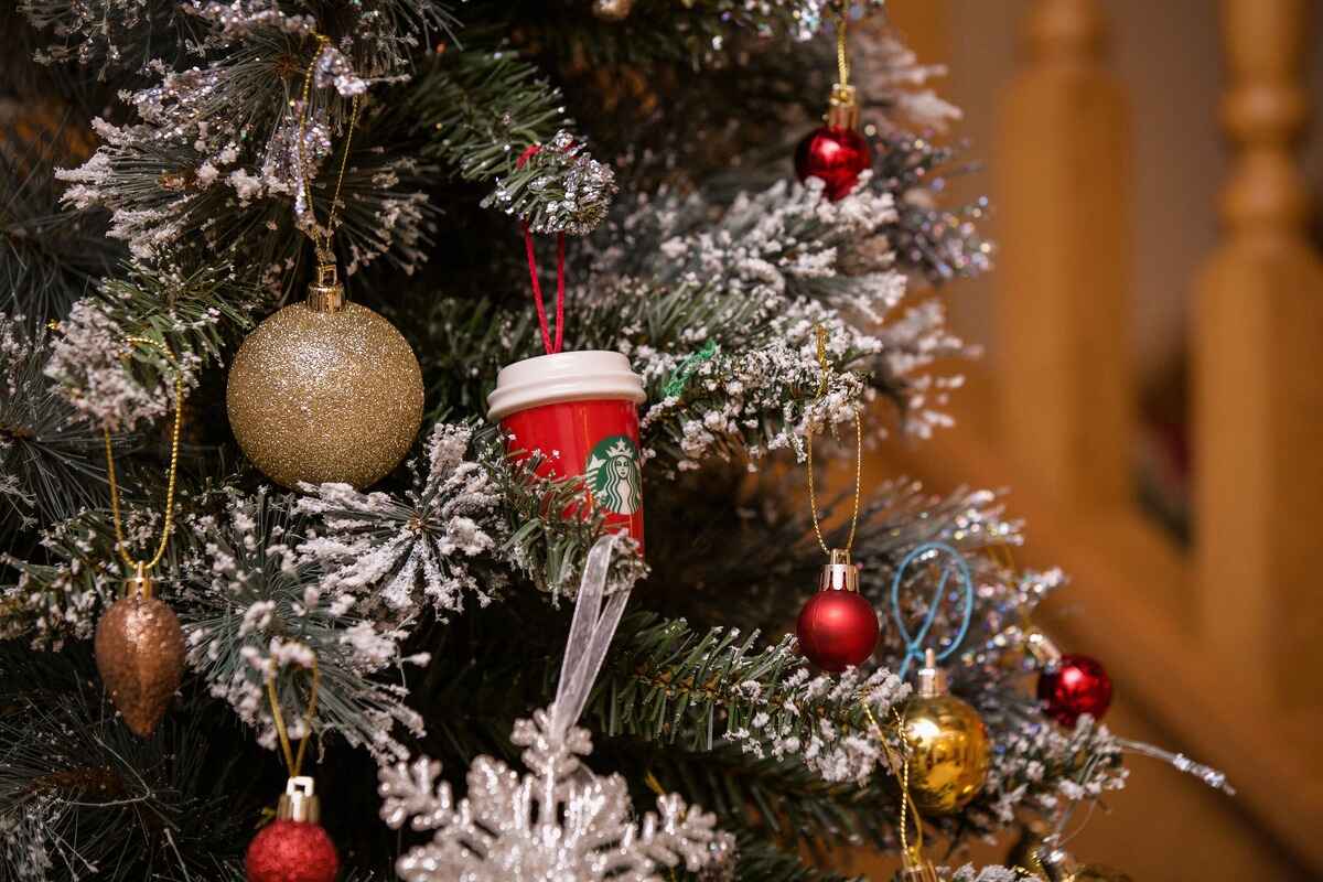 How To Tie A String On An Ornament