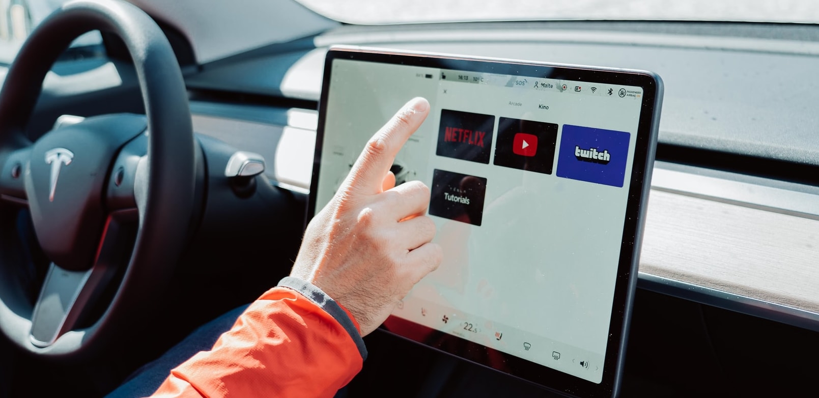 how-to-watch-netflix-on-tesla-while-driving