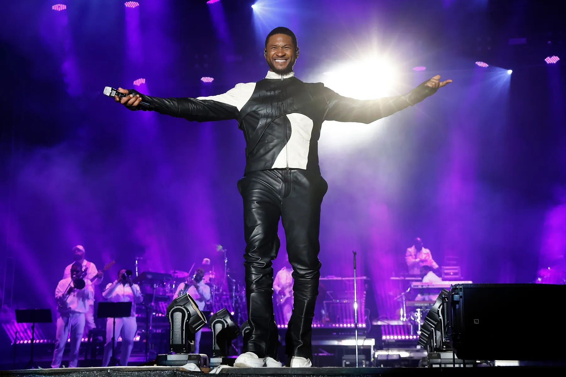 Newswire: Usher’s Music Sees Tremendous Streaming Surge After Super Bowl Halftime Announcement