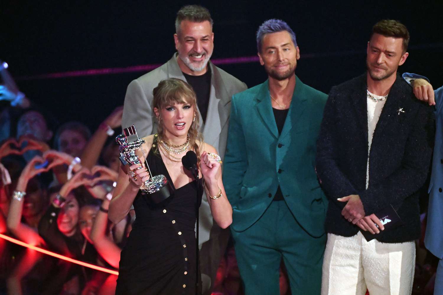 *NSYNC Reunites On VMA Stage, Taylor Swift Shows Her Admiration For The Boy Band