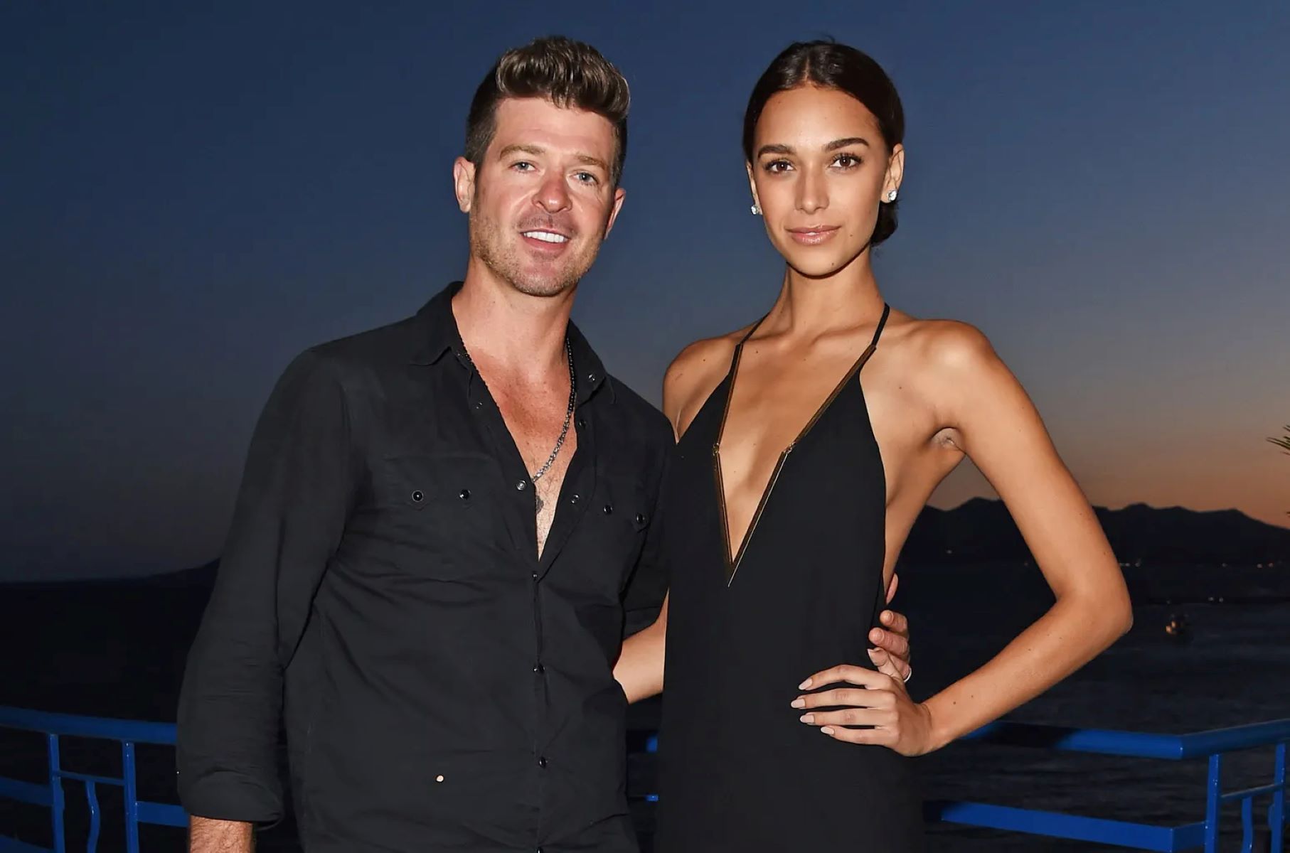 R&B Singer Robin Thicke’s Drunken Night Out: Fiancée Struggles To Get Him In Car