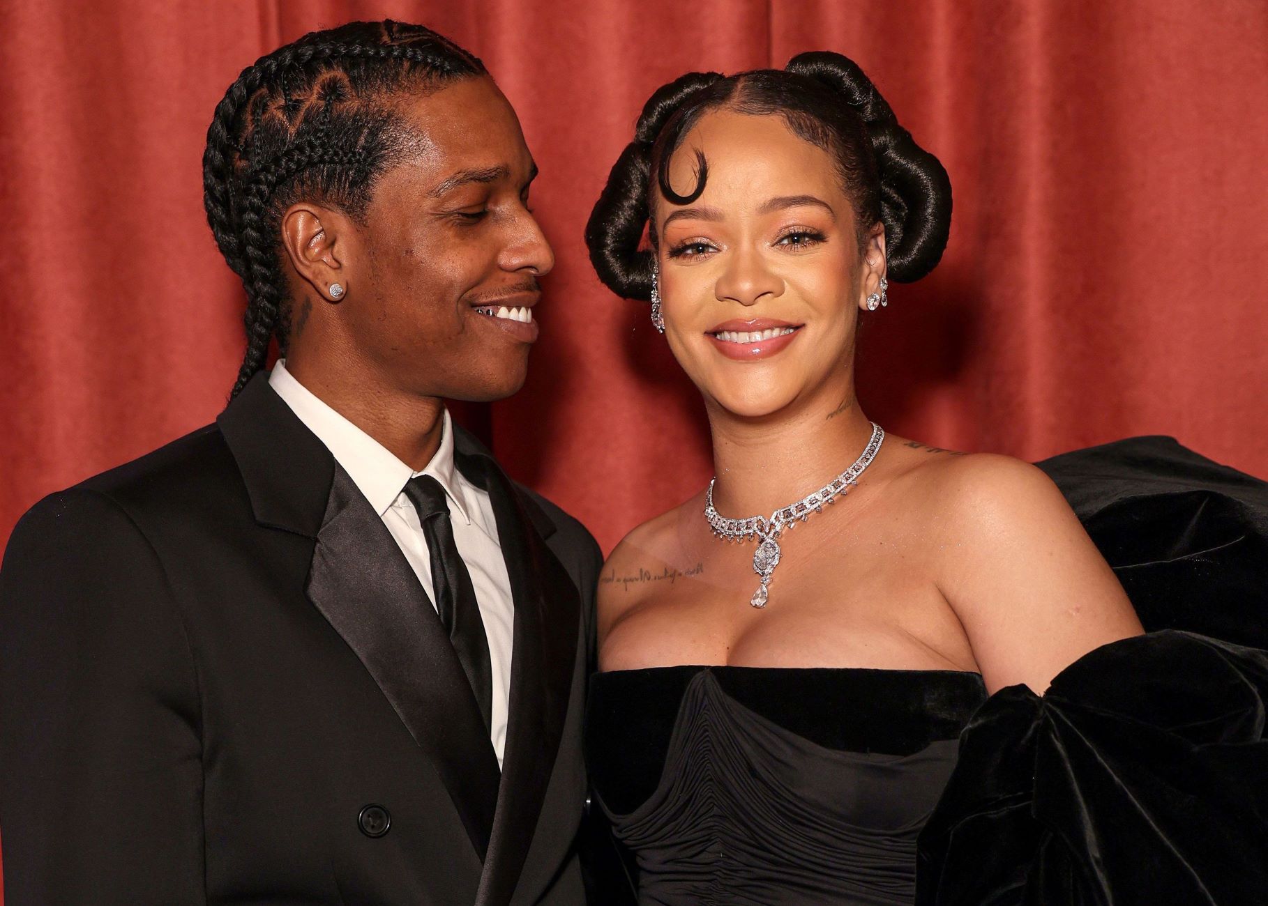 rihanna-and-aap-rocky-finally-reveal-their-newborn-son-in-a-heartwarming-family-photoshoot