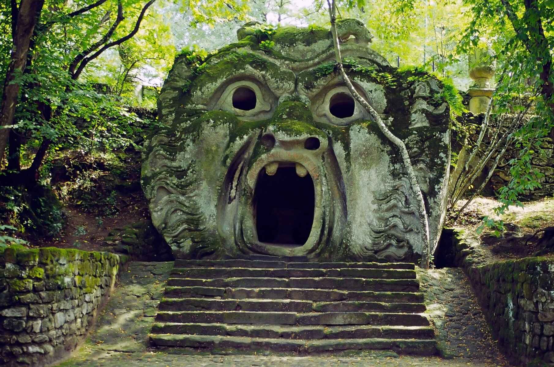 where-is-the-surprised-looking-sculpture