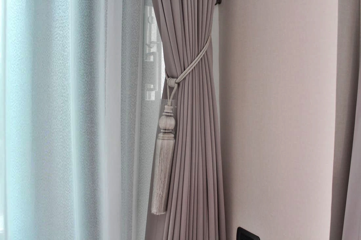 Where Should Curtain Tie Backs Be Placed