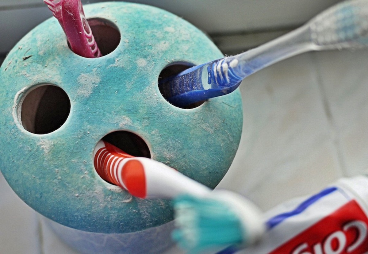 Why Does Your Toothbrush Holder Get Moldy?