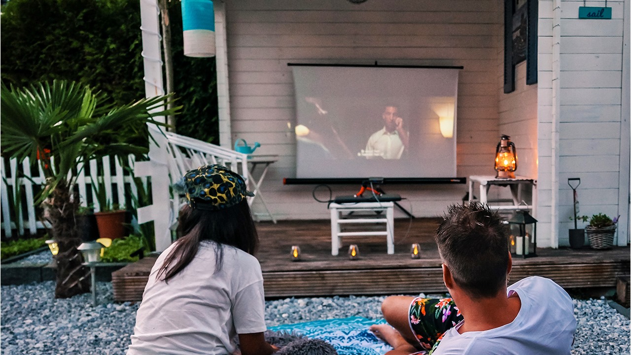 10-amazing-outdoor-projector-for-2023