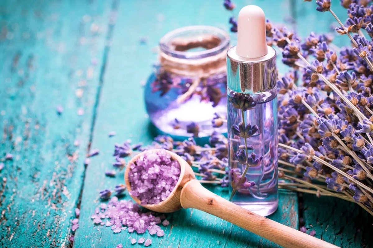 14 Amazing Lavender Essential Oil for 2024
