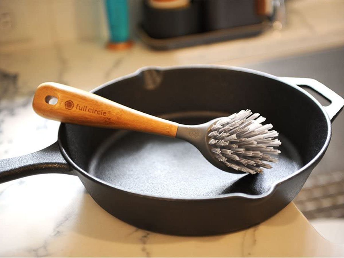 Cast Iron Scrubber + Pan Scraper, Upgraded Cast Iron Cleaner with Ergonomic Handle, Chainmail Scrubber for Cast Iron Pans and Skillets, Dishwasher SA