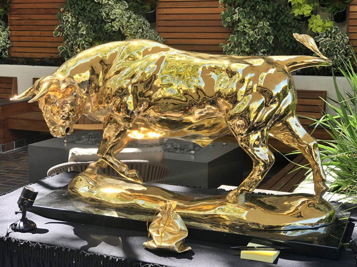 15-amazing-gold-sculpture-for-2023