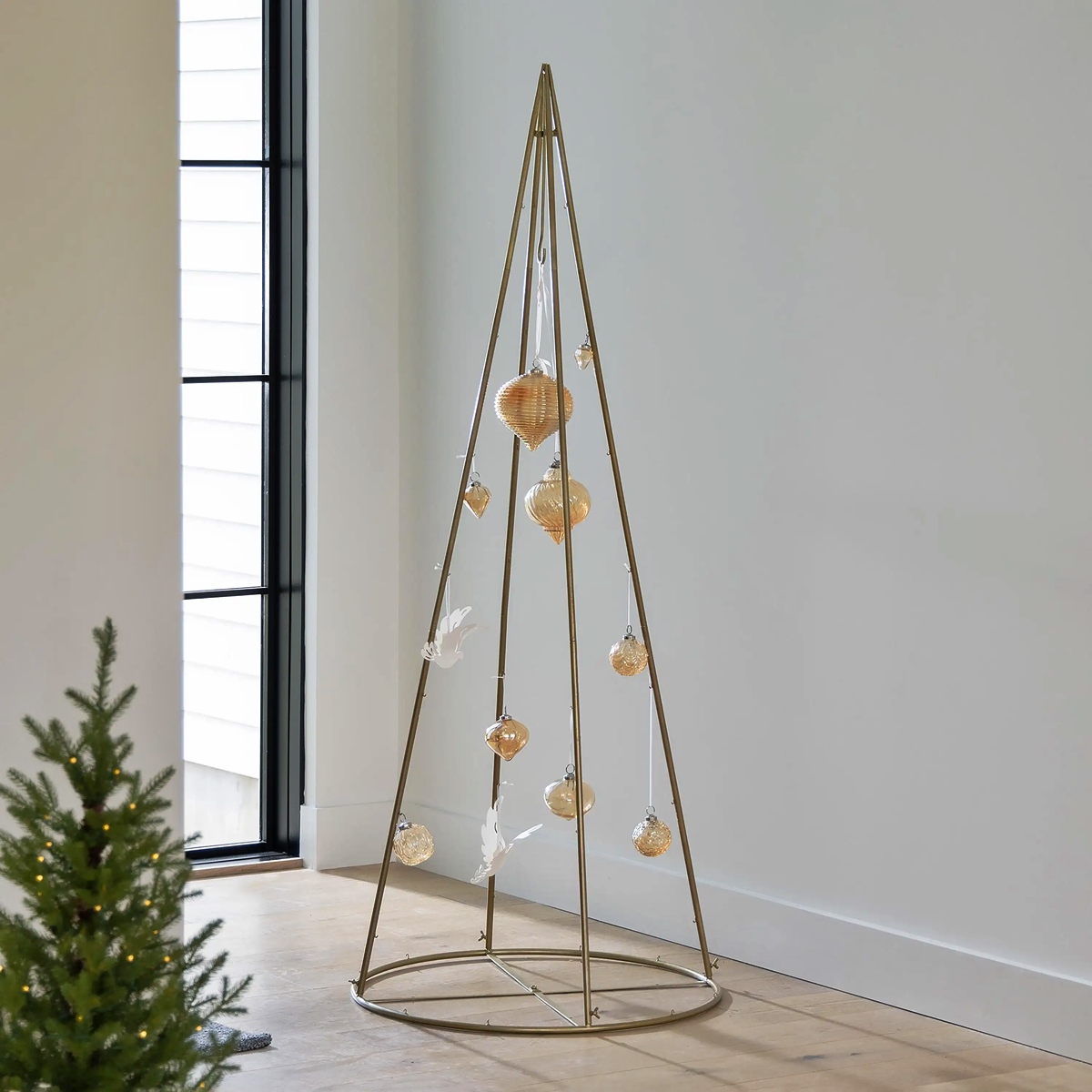 9 Unbelievable Ornament Display Stand for 2024