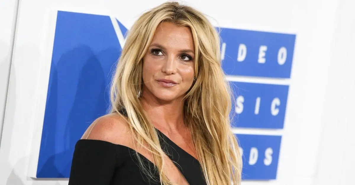 Britney Spears Enjoys Dinner With Maluma And J Balvin, Builds Hype For Upcoming Memoir