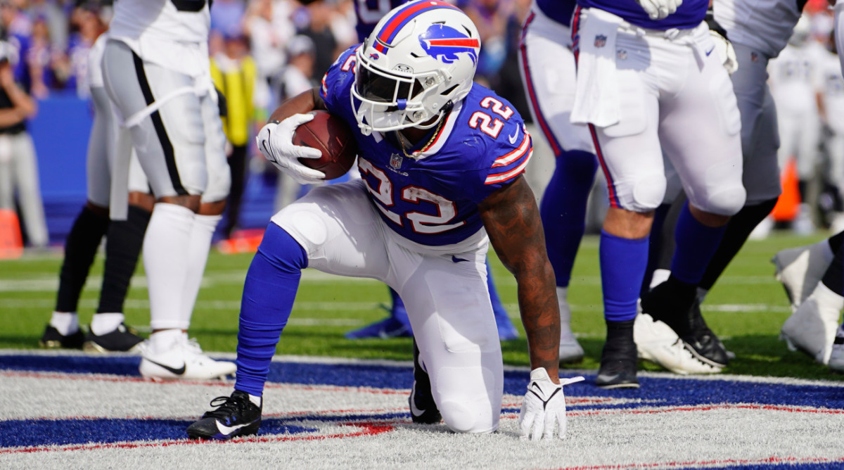 Buffalo Bills’ Damien Harris Suffers Scary Neck Injury And Leaves Field In Ambulance