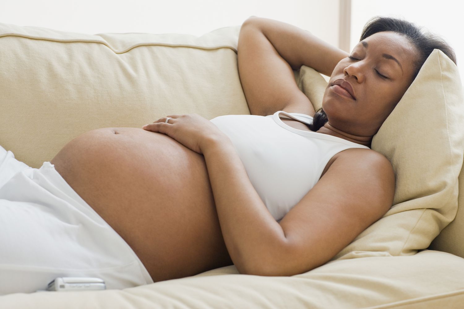 Can You Lie On Your Back On The Sofa When Pregnant