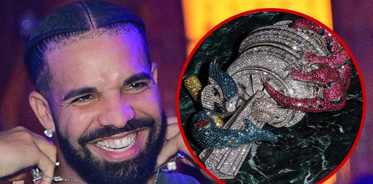 Drake Unveils Custom ‘Crown Jewel Of Toronto’ Chain In Latest Addition To His Jewelry Collection