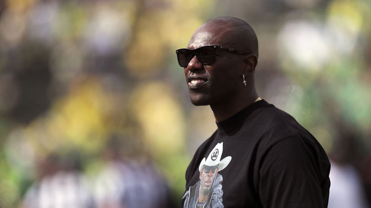 former-nfl-star-terrell-owens-struck-by-car-following-dispute-at-pickup-basketball-game