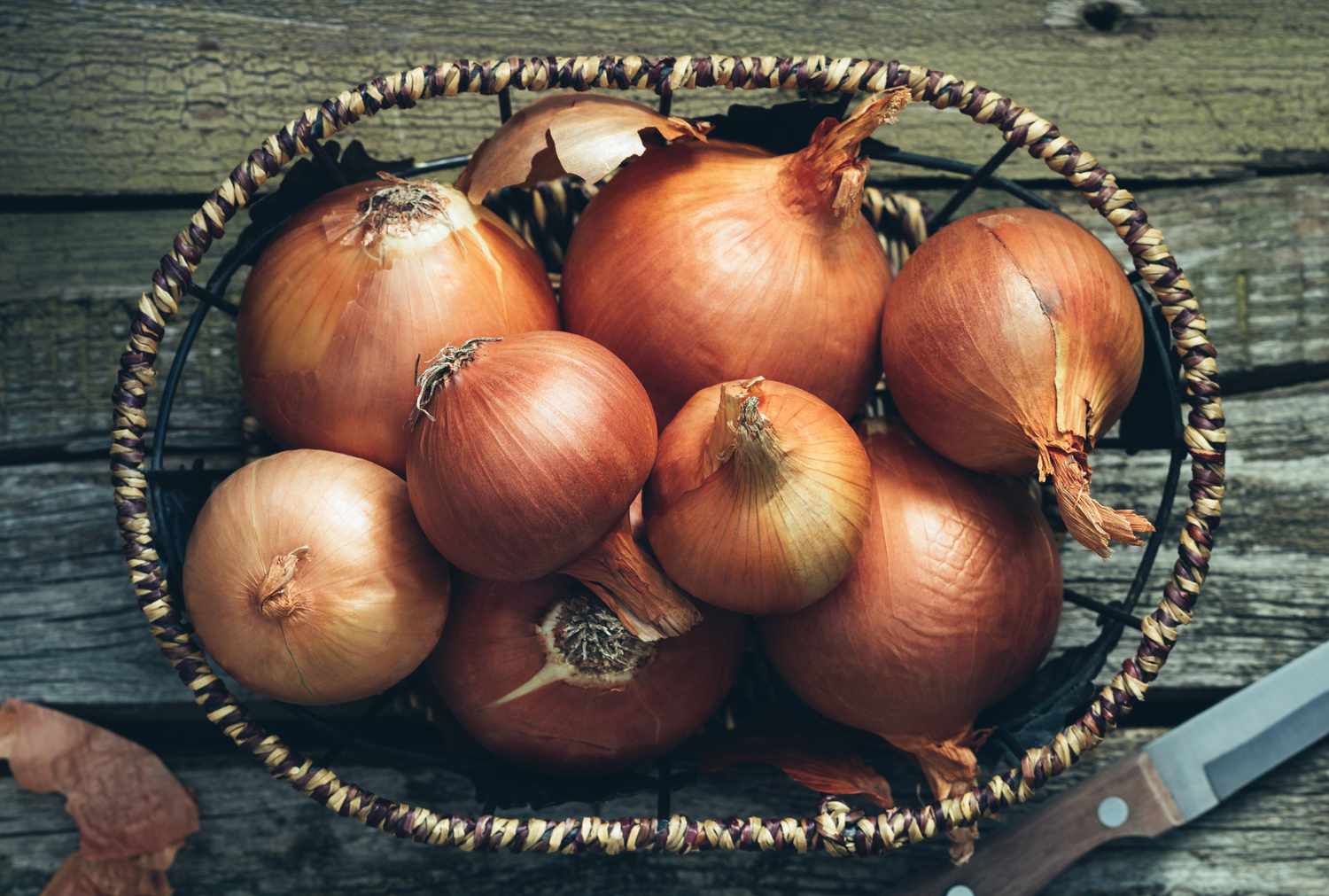 how-deep-to-plant-onion-bulbs