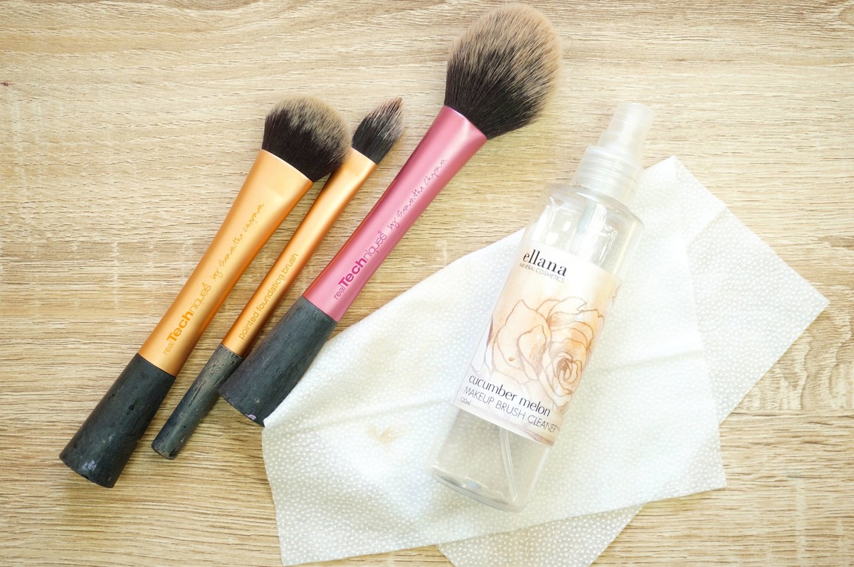How Do You Clean A Foundation Brush