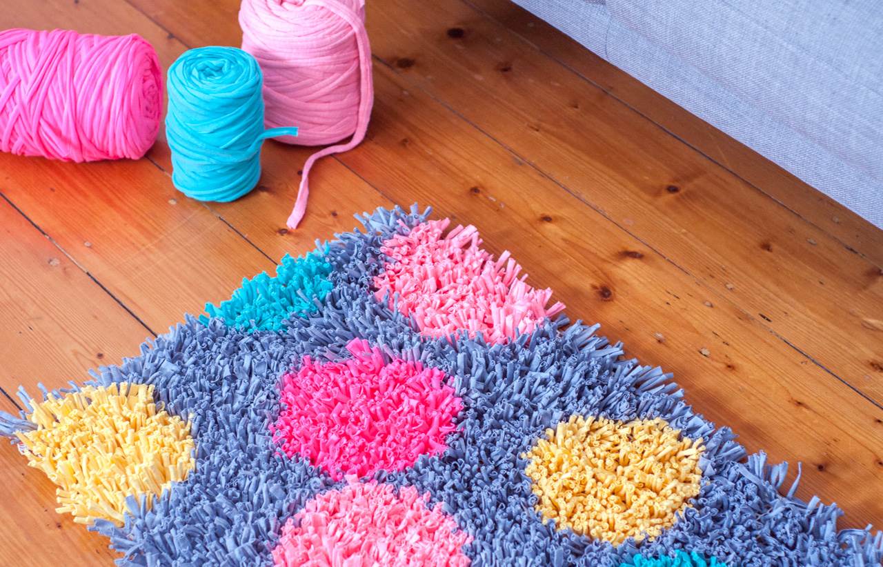 How Do You Make A Rug Out Of Yarn