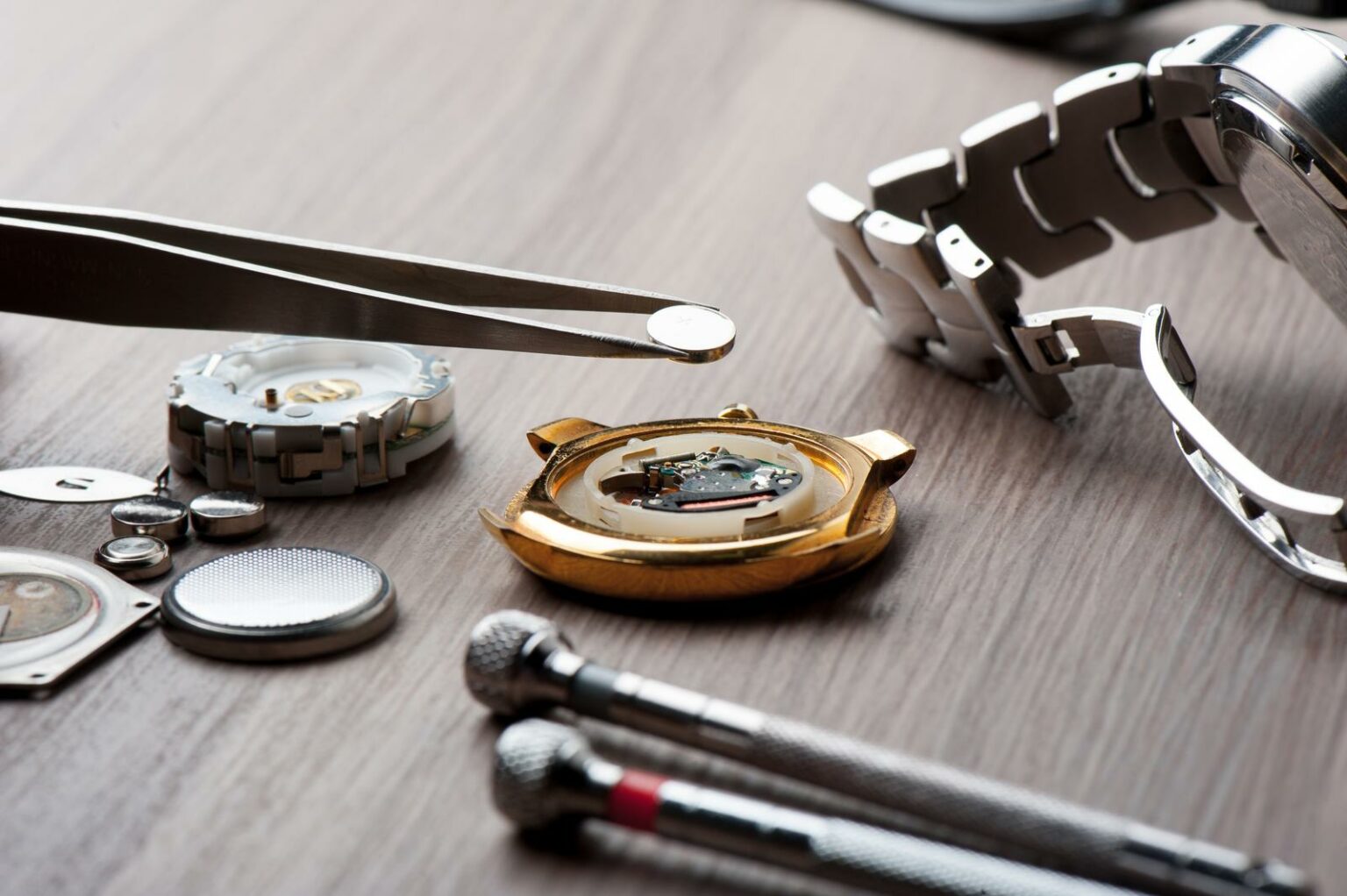 How To Change A Fossil Watch Battery