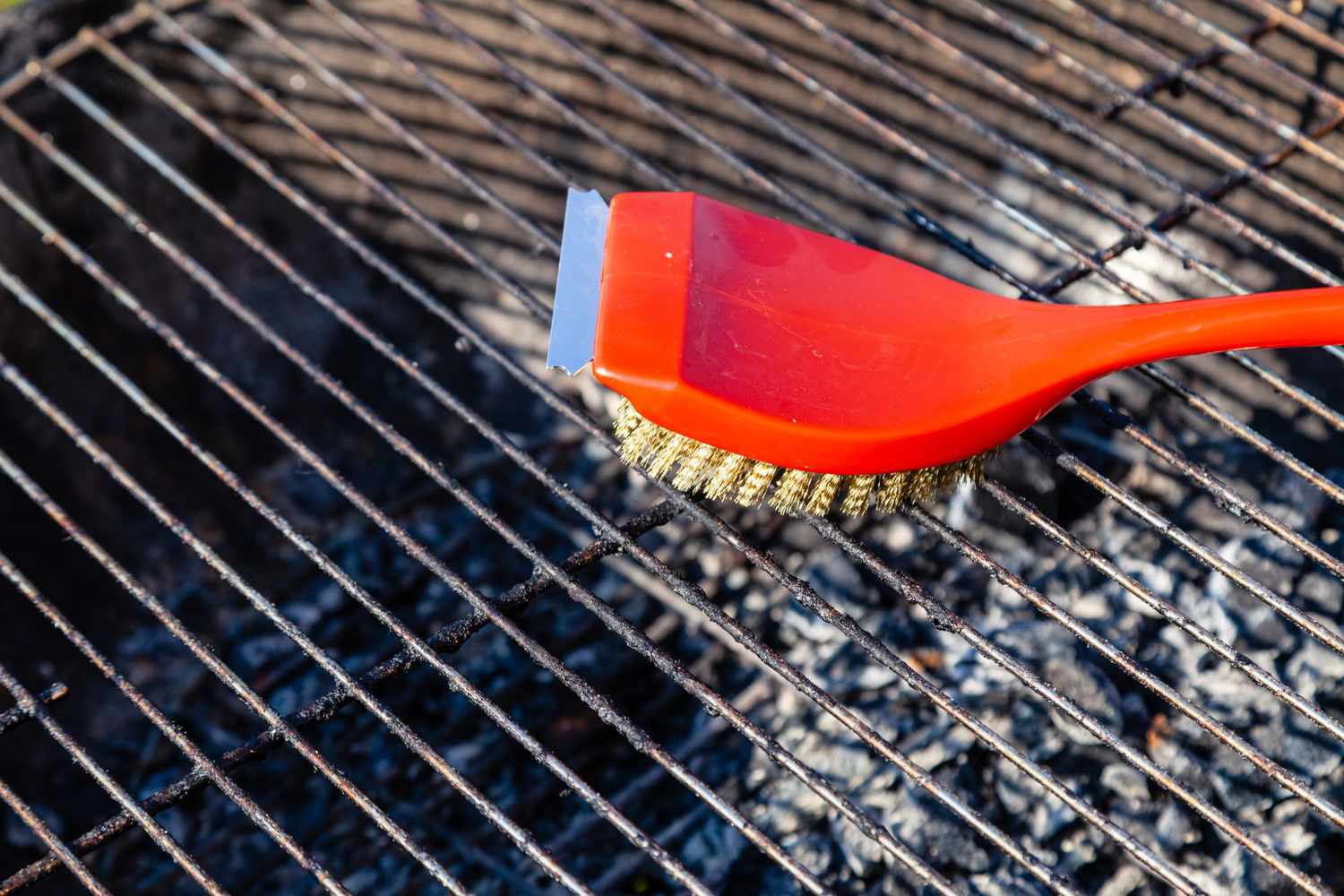 How To Clean A Grill Without A Wire Brush