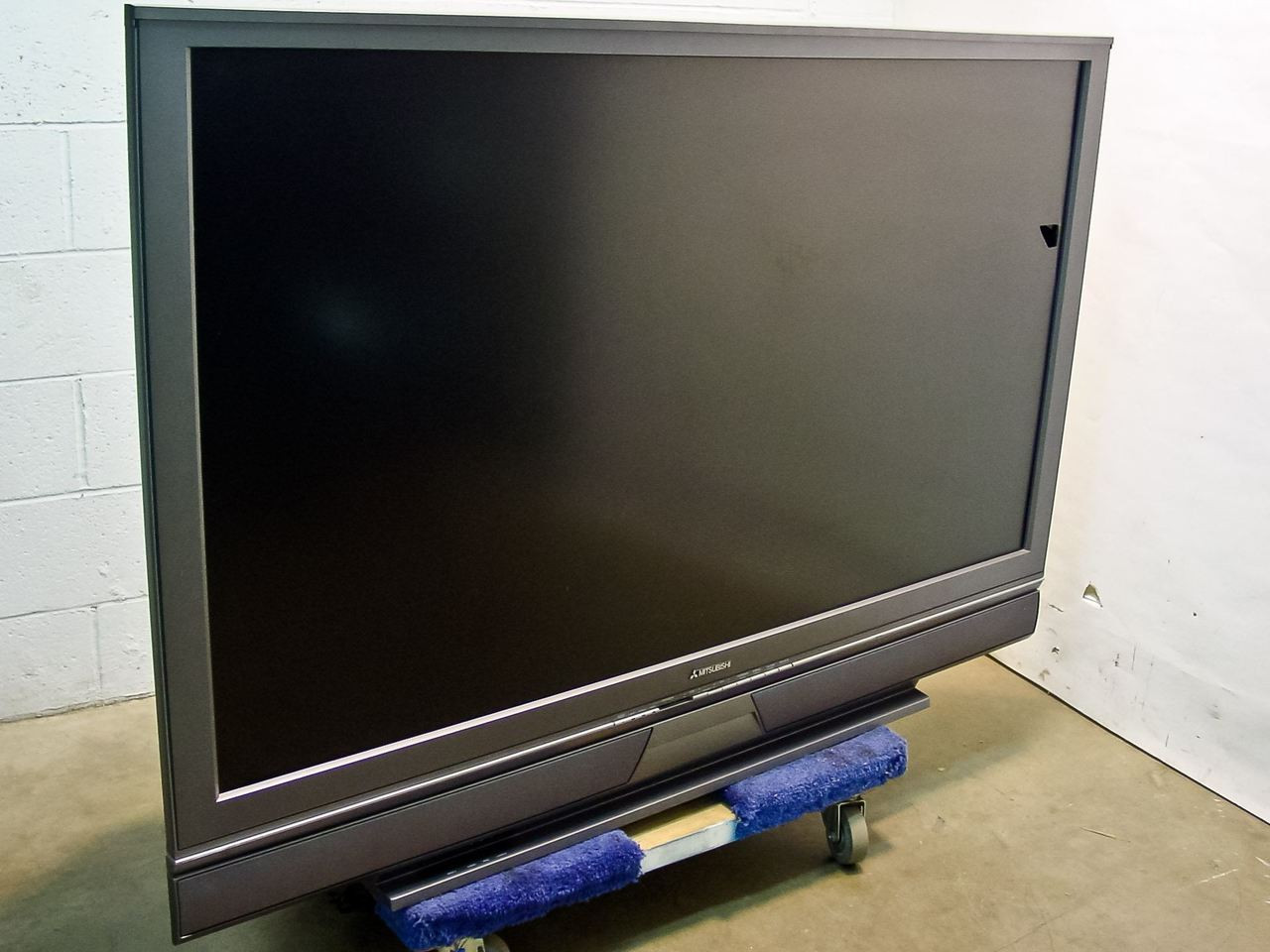 How To Clean A Mitsubishi Projection TV