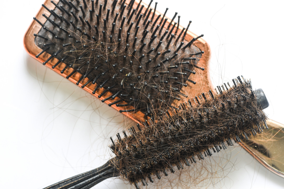How To Clean Fuzz From Hair Brush