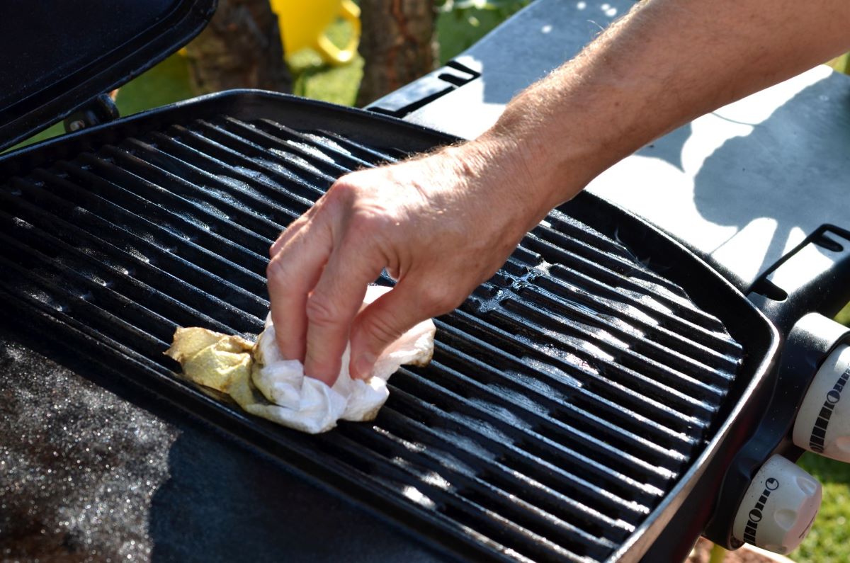 How To Clean Grill Without Brush