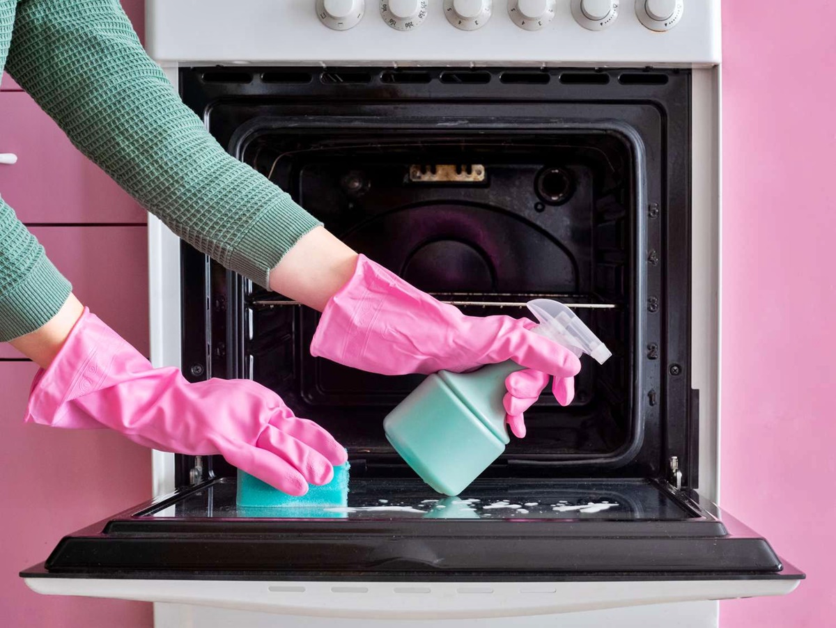 How To Clean Non Self-Cleaning Oven