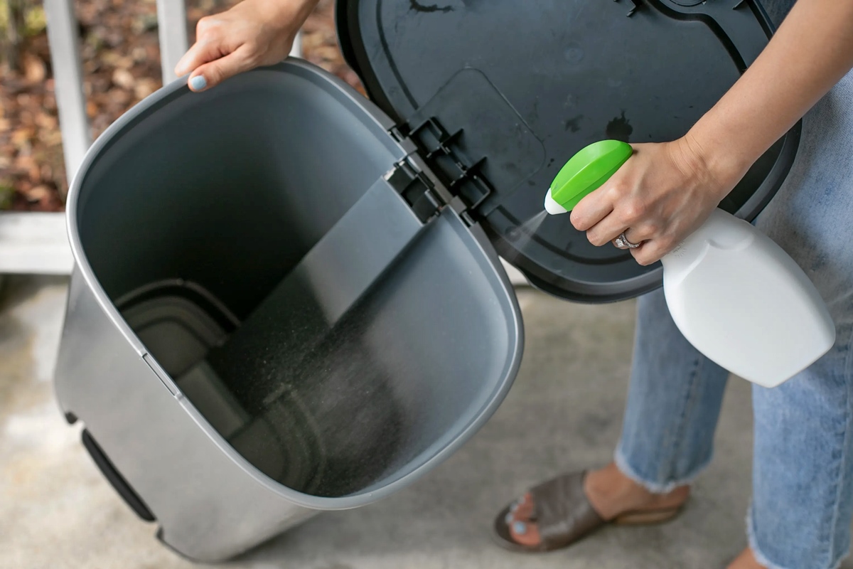 How To Clean Stinky Trash Can