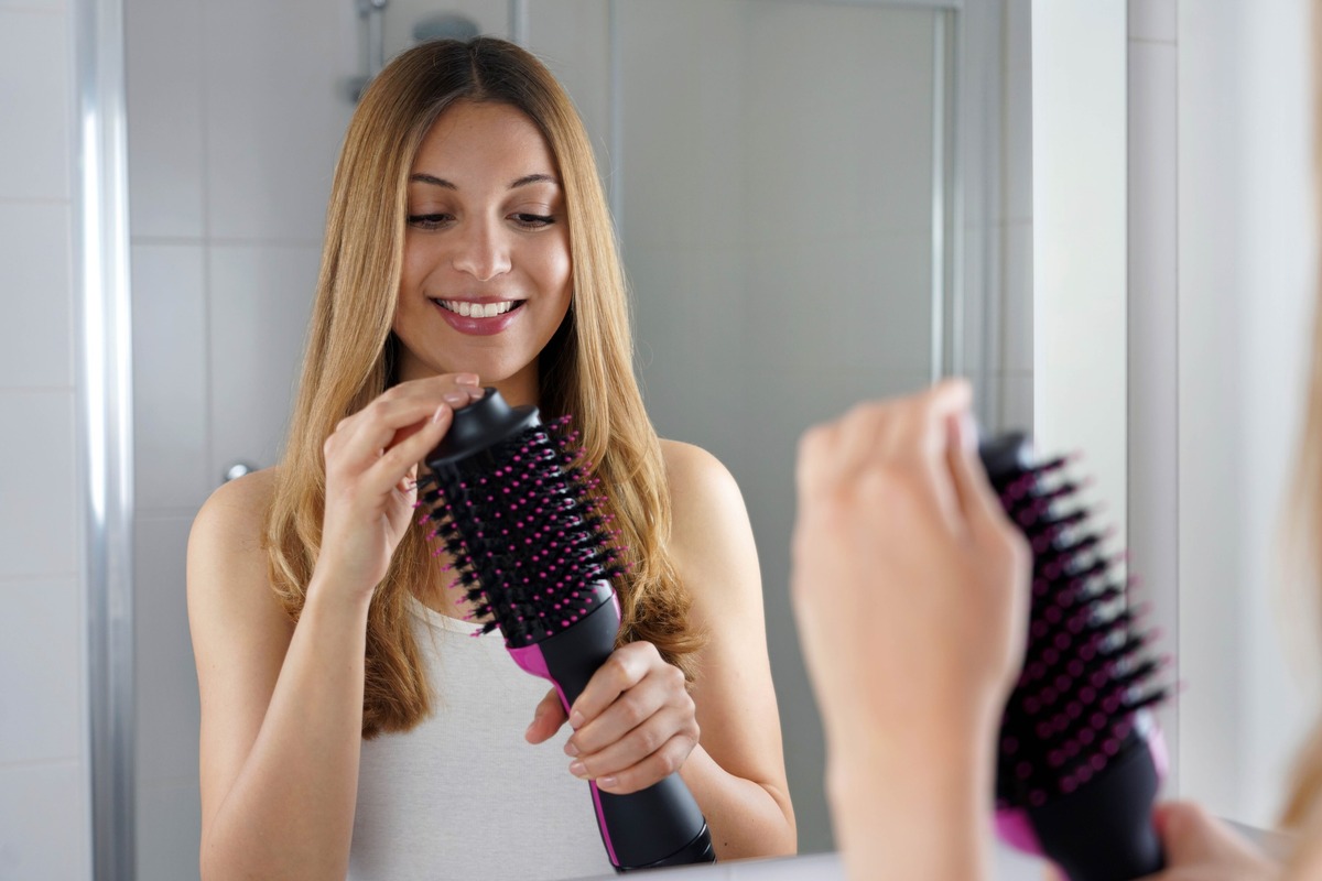 How To Clean Your Blow Dryer Brush