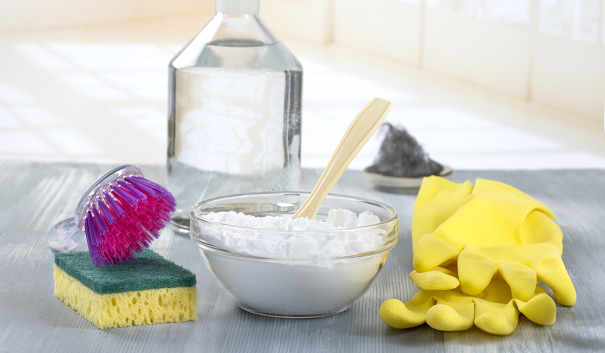 how-to-clean-your-hair-brush-with-baking-soda