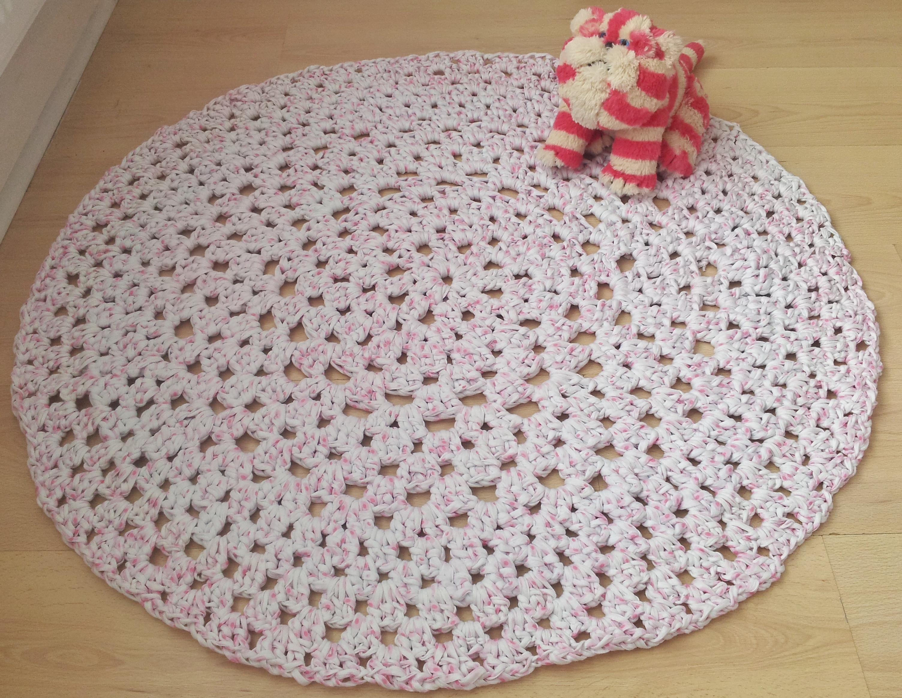 How To Crochet A Round Rug