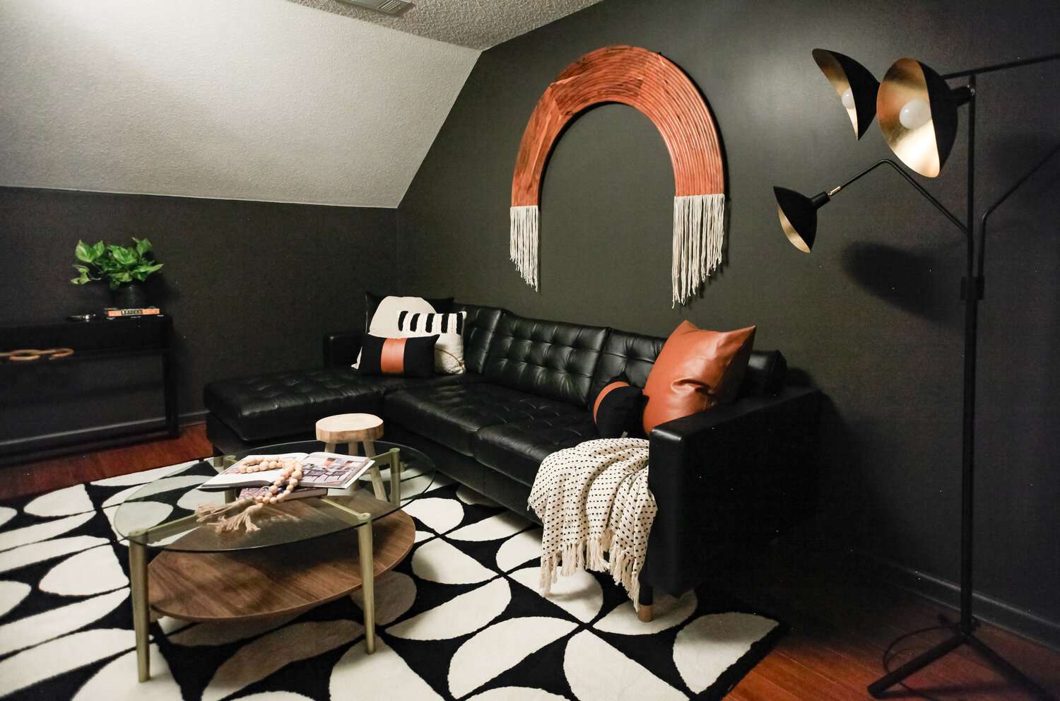 How To Decorate A Black Leather Sofa