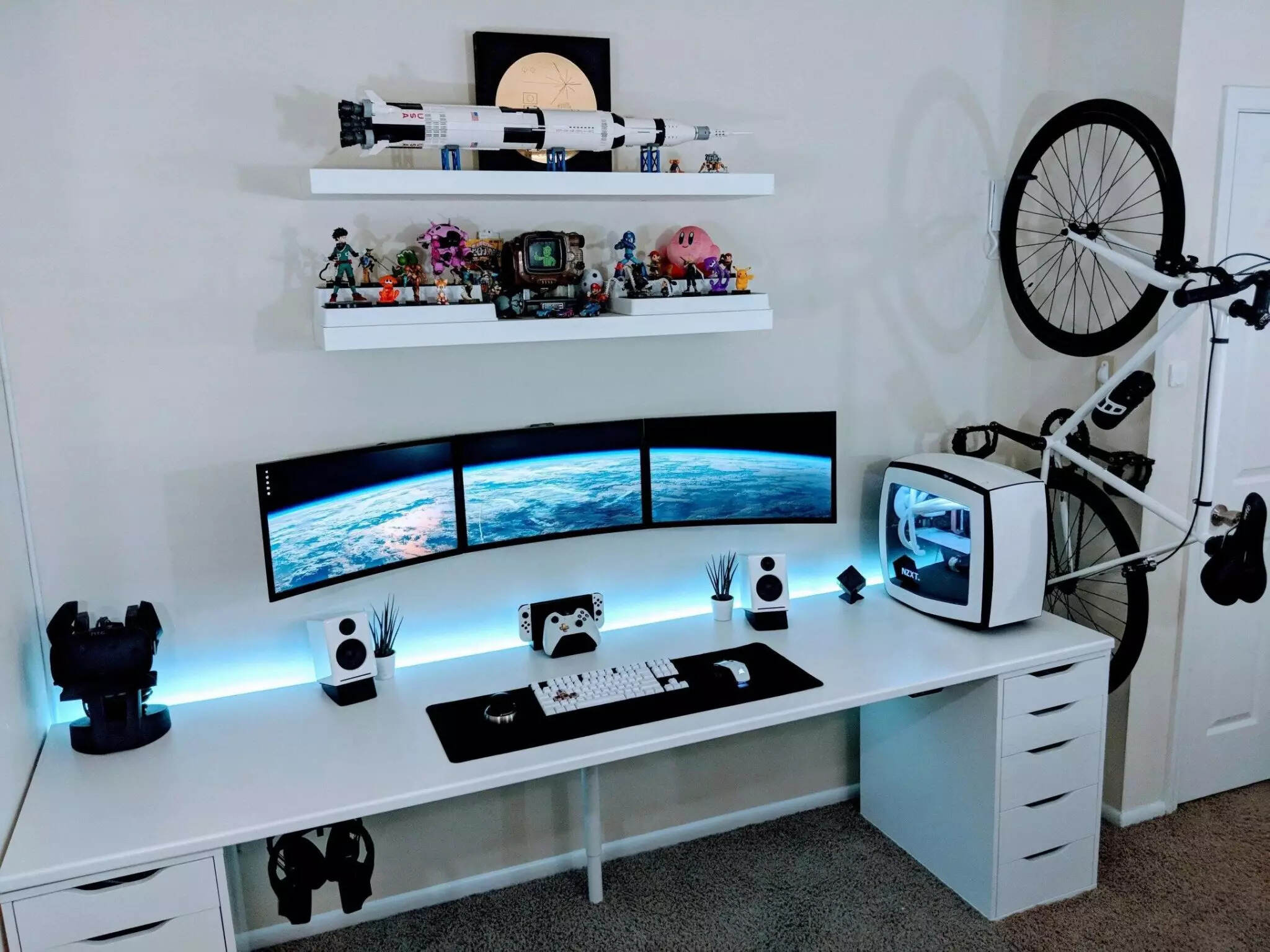 How To Decorate A Gaming Desk