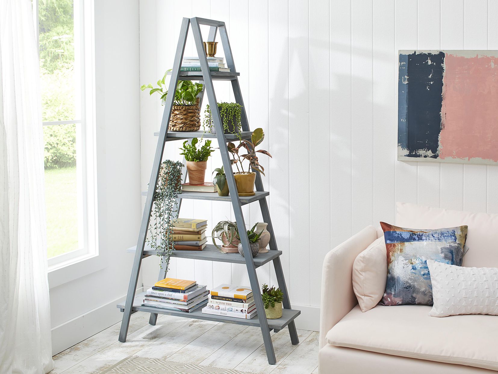 how-to-decorate-a-ladder-shelf
