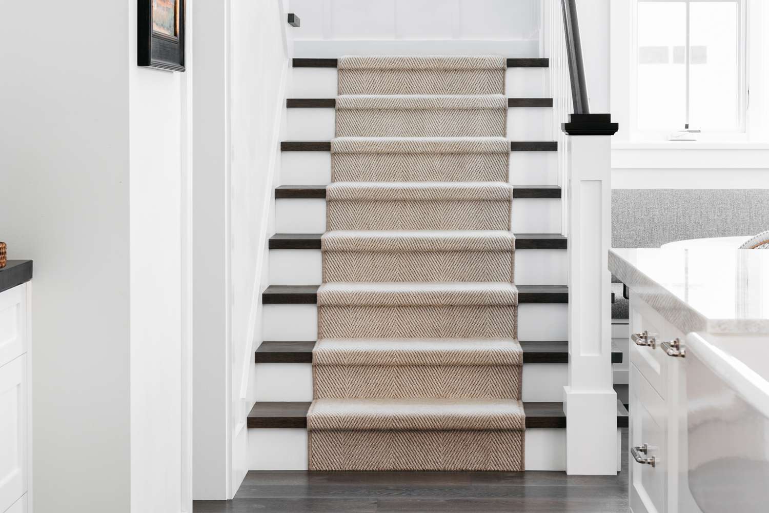 how-to-install-a-rug-runner-on-stairs