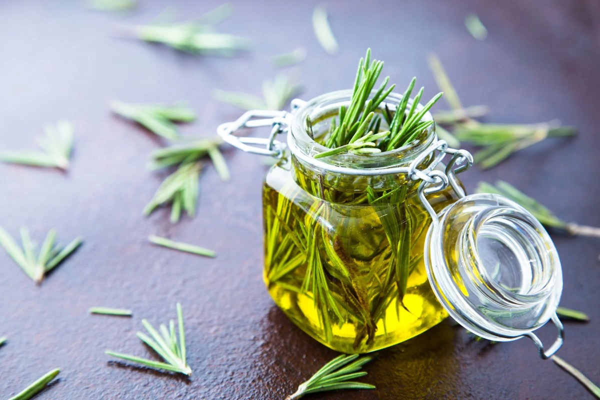 how-to-make-rosemary-essential-oil