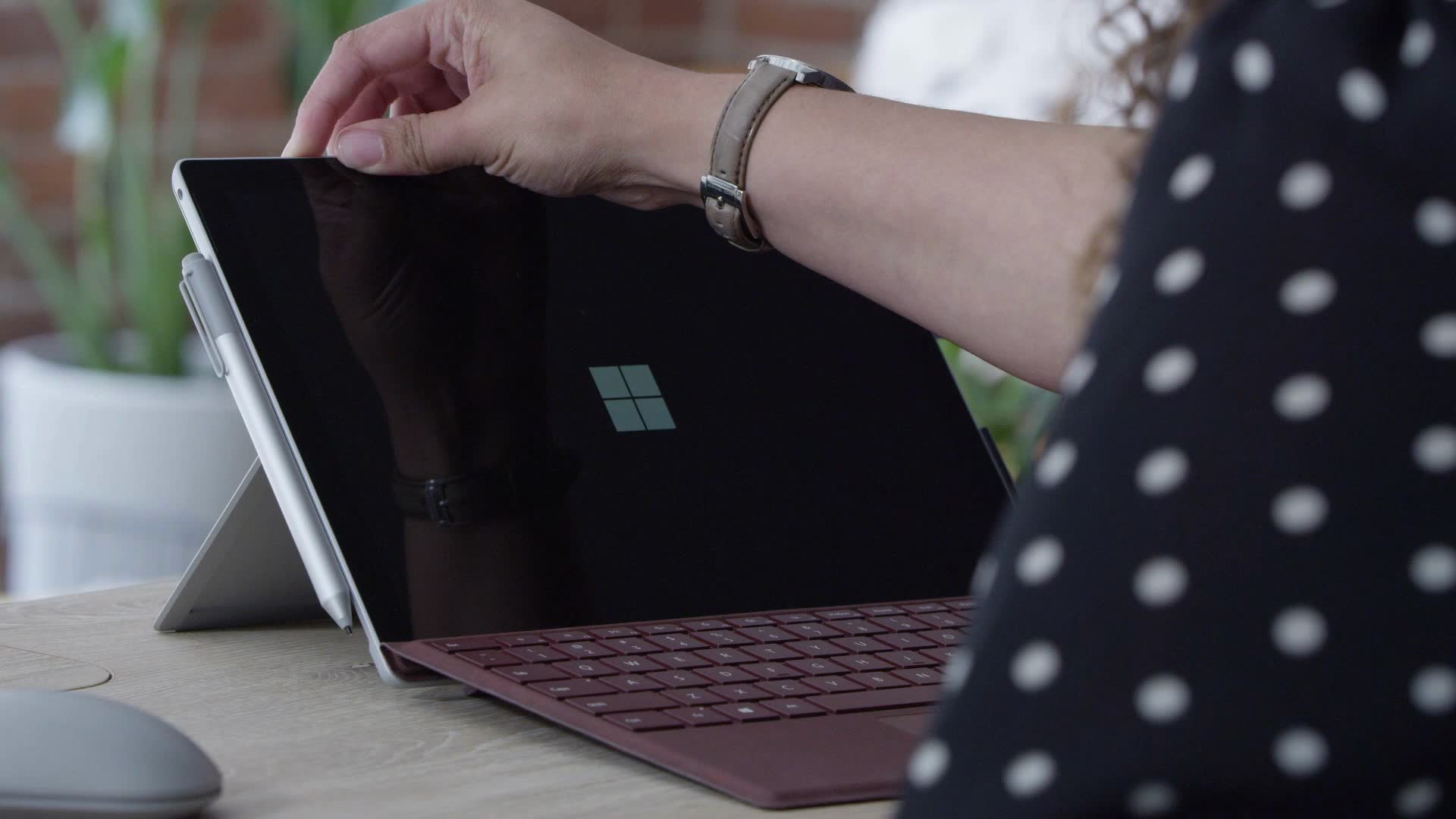 How To Turn On A Microsoft Surface Device
