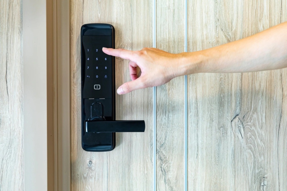how-to-unlock-an-electronic-door-lock