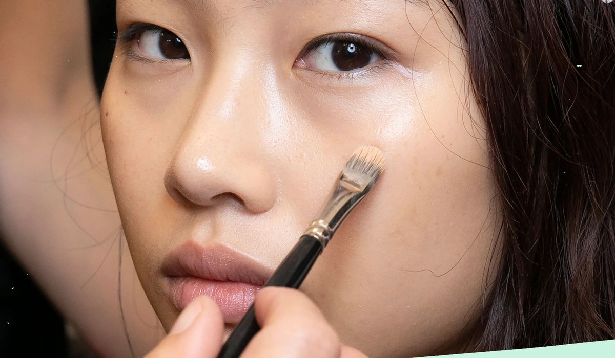 How To Use A Concealer Brush