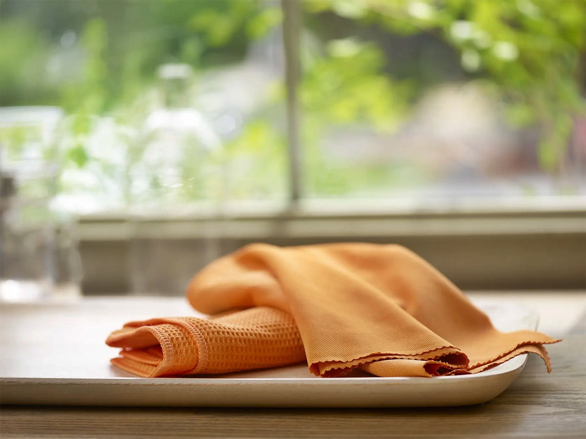 How To Use A Microfiber Cloth For Cleaning Windows
