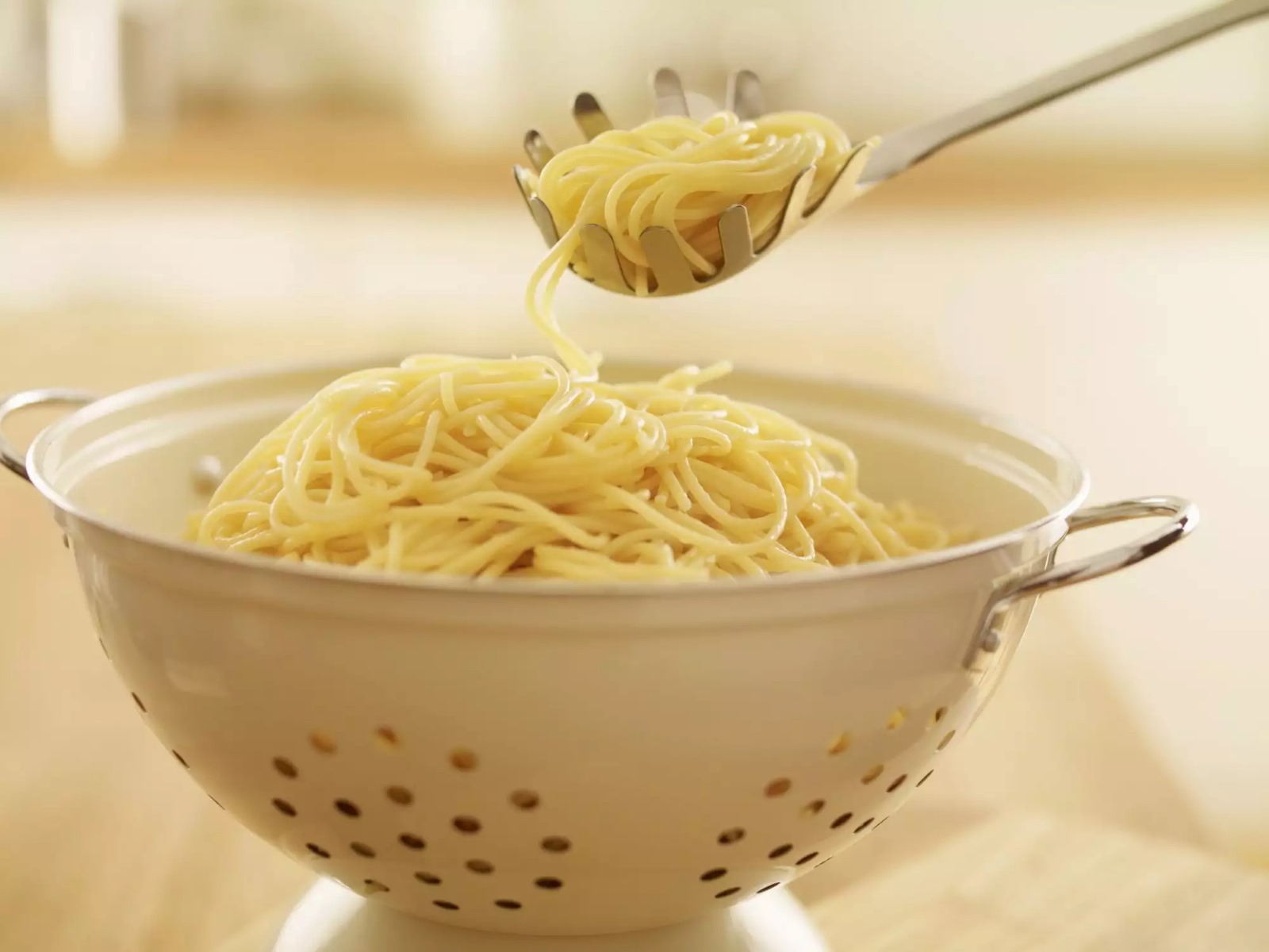 How To Use A Strainer For Pasta
