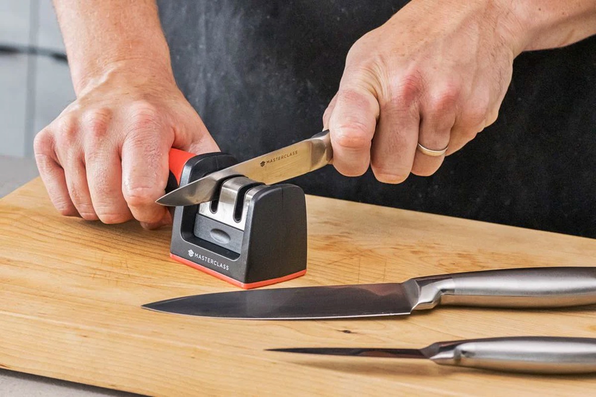 How To Use A Wet Knife Block To Sharper