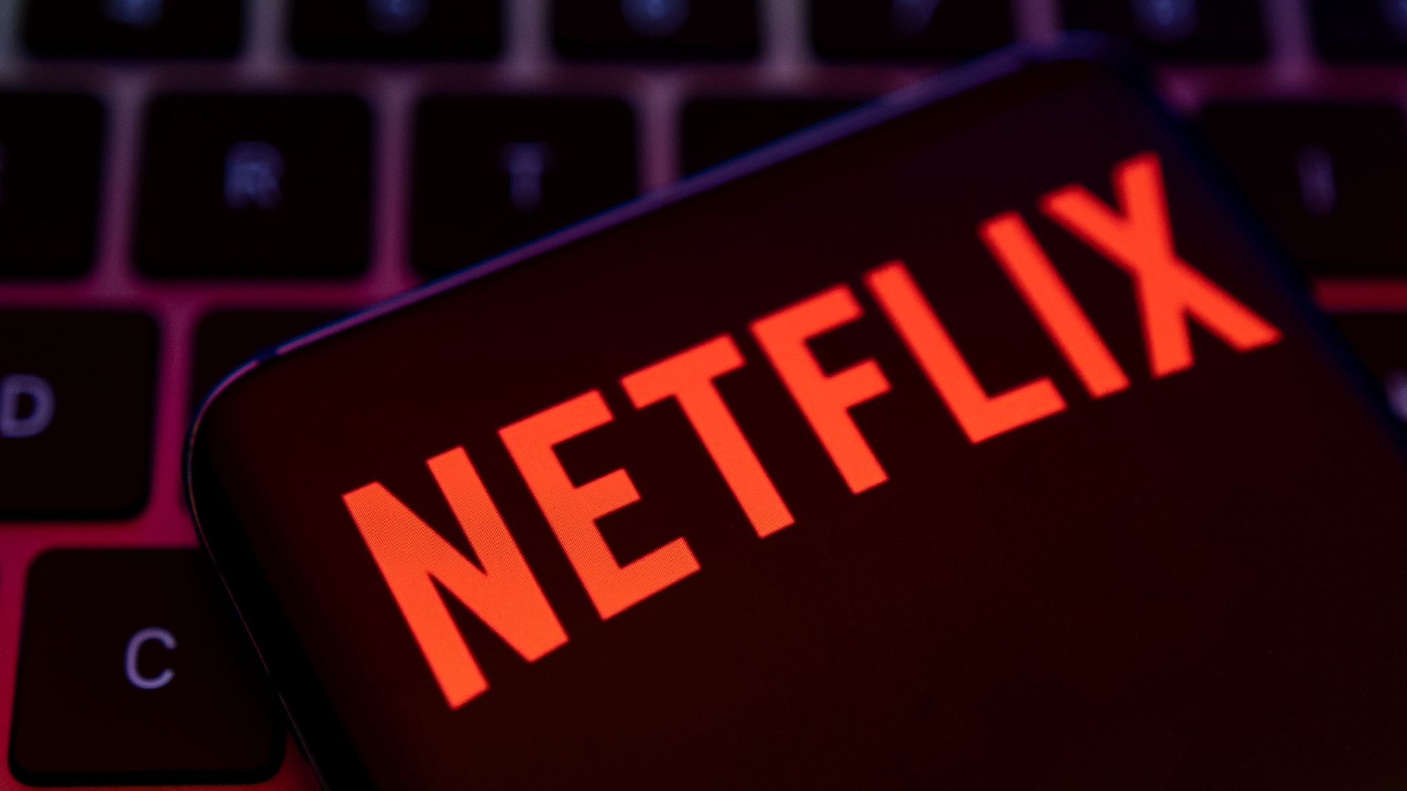 How To Watch Netflix Without Internet Connection