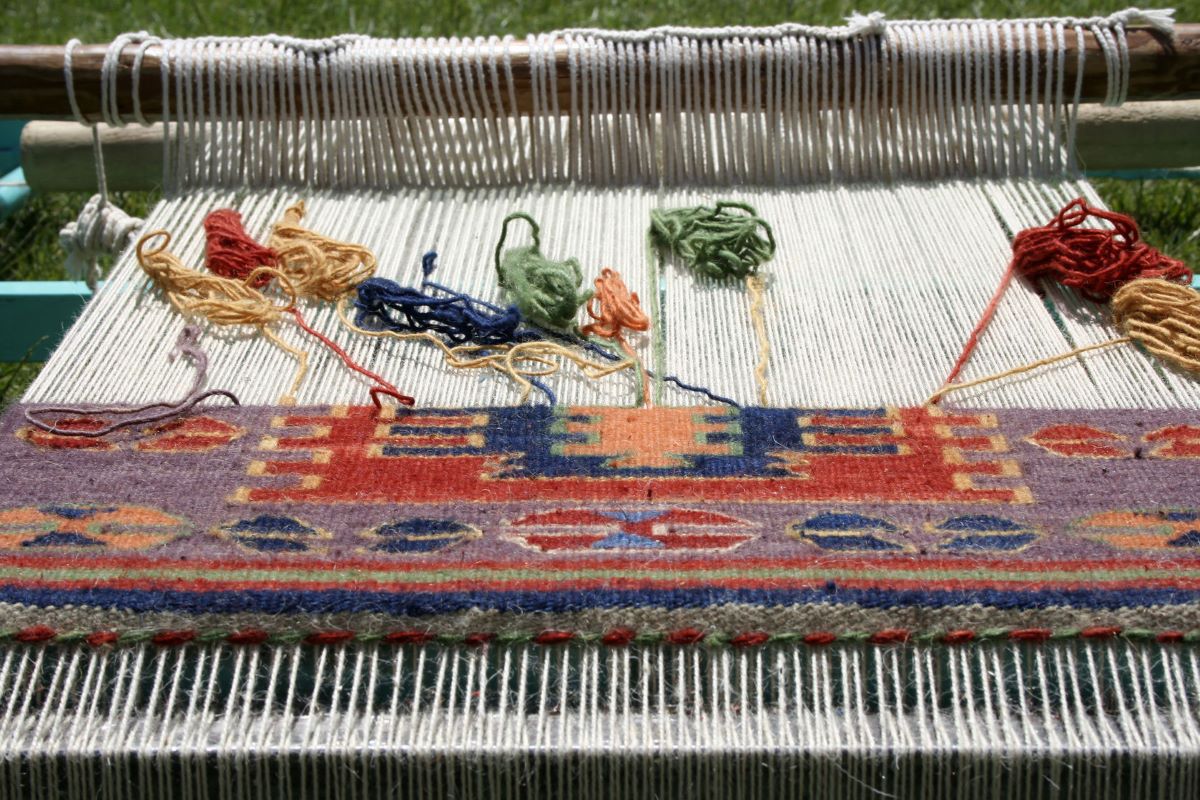 How To Weave A Rug By Hand