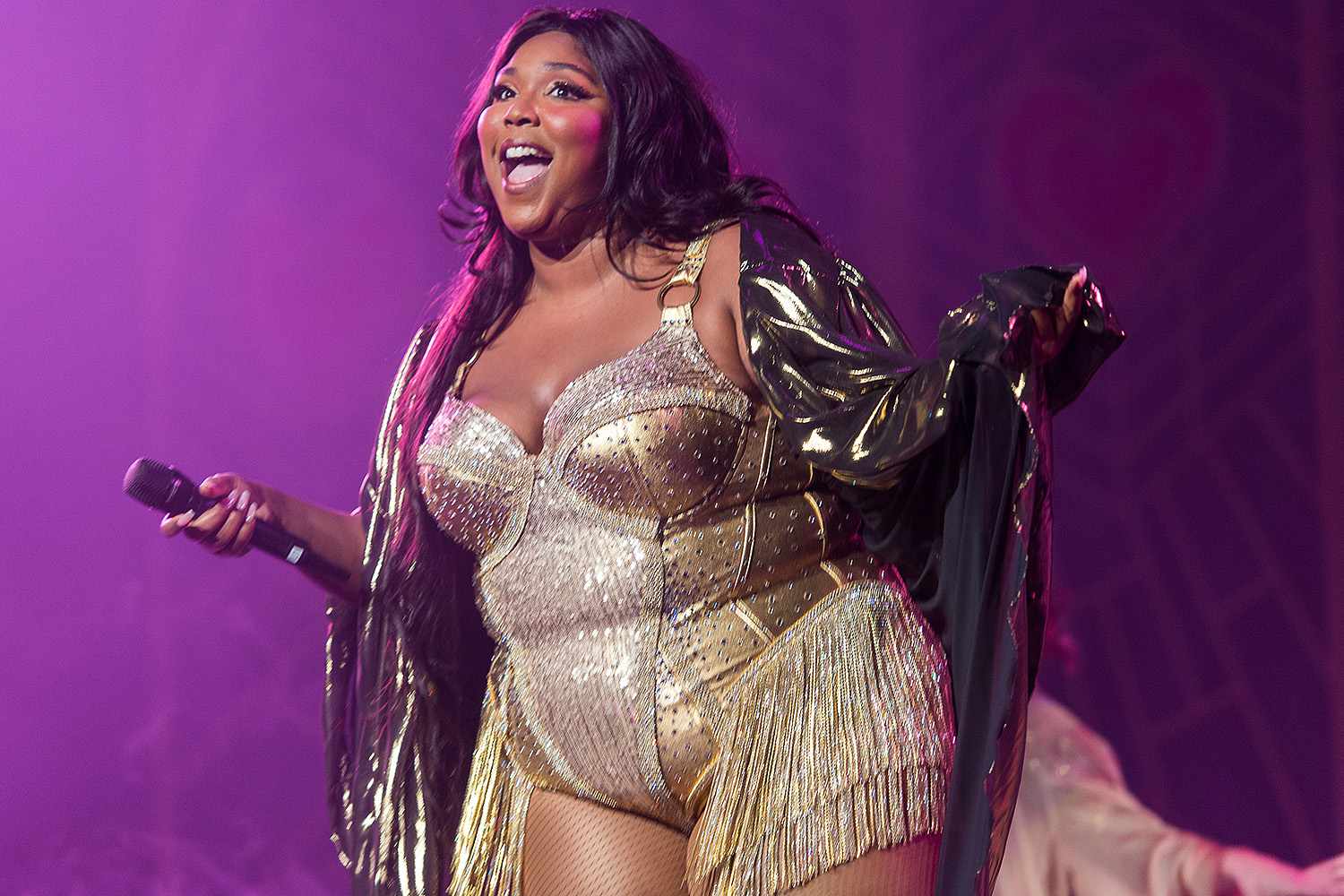 Lizzo’s Tour Staffers Rally To Support Her Amidst Dancer Banana Sex Show Lawsuit