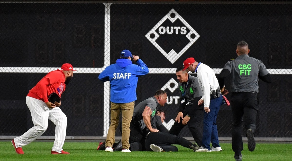 philadelphia-phillies-fan-crushed-by-security-after-rushing-onto-field-during-nlcs-win