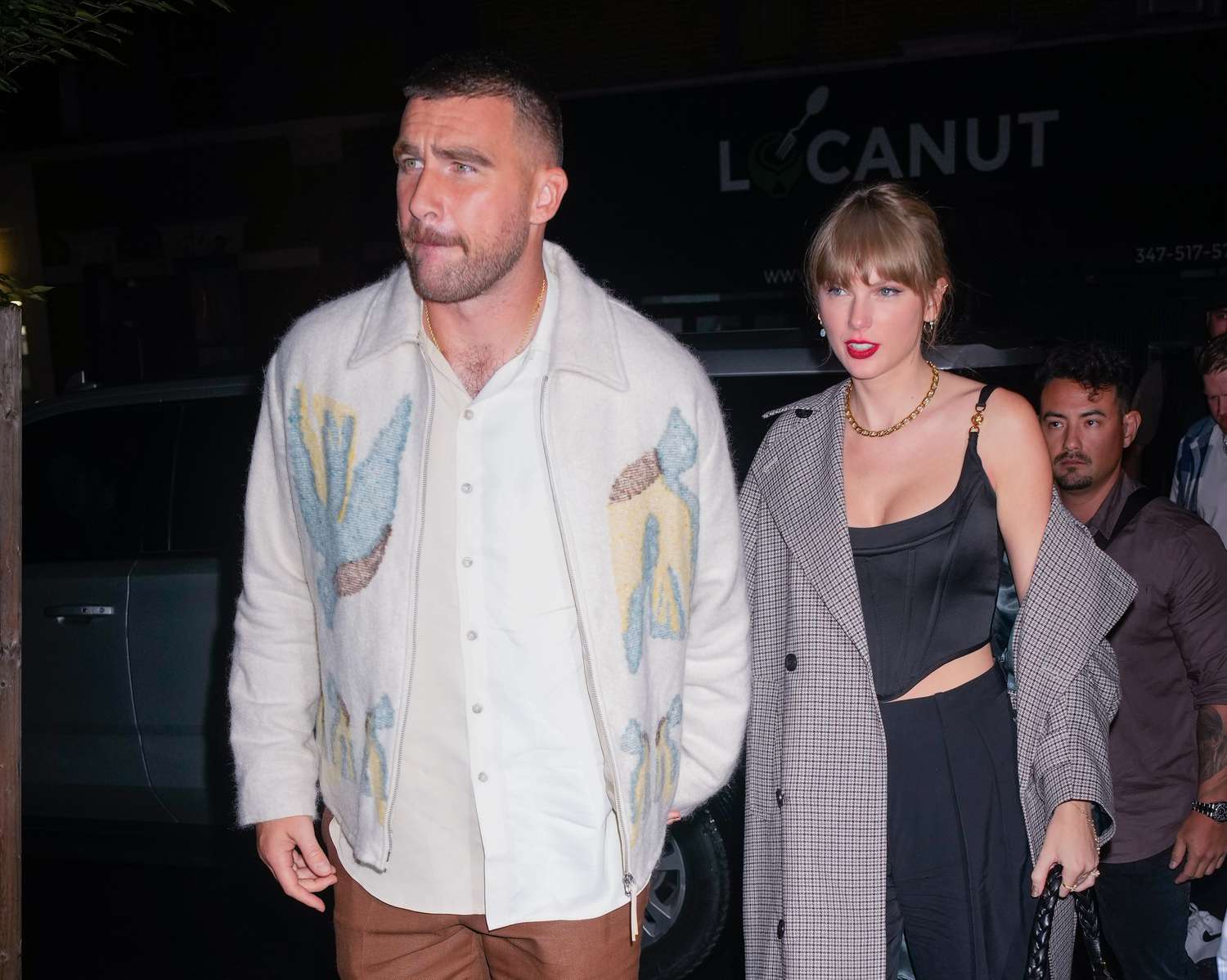 Taylor Swift And Travis Kelce: A Display Of Affection After Chiefs Win
