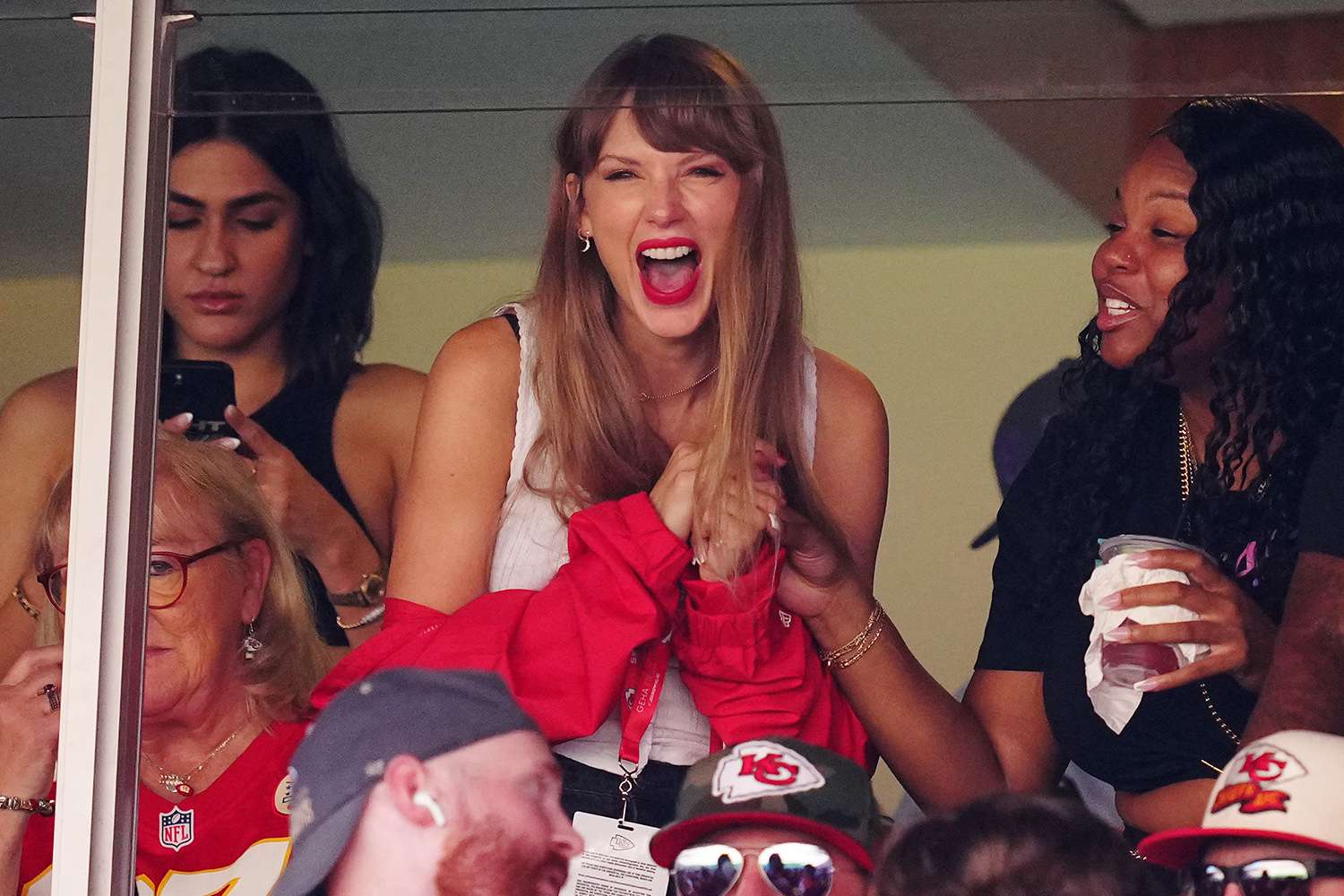 Taylor Swift Cheers On Travis Kelce At Kansas City Game